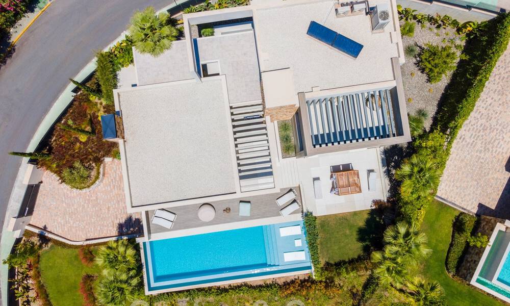 Villa de luxe de style contemporain à vendre avec vue sur la mer dans la vallée du golf de Nueva Andalucia à Marbella 43307