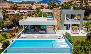 Villa de luxe de style contemporain à vendre avec vue sur la mer dans la vallée du golf de Nueva Andalucia à Marbella 43310 