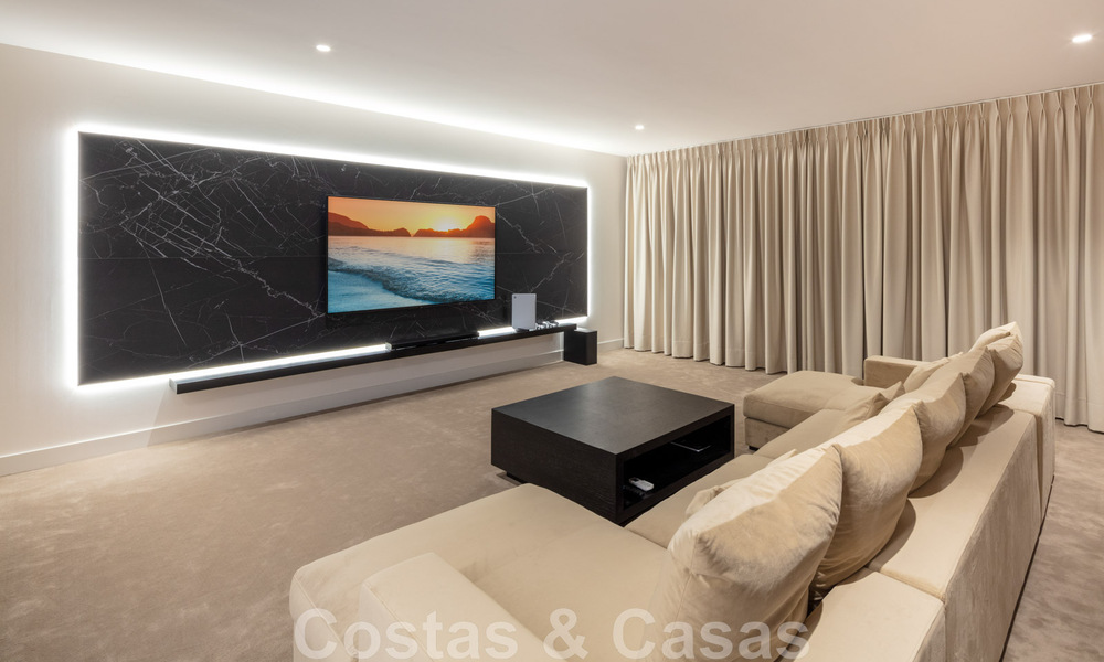 Villa de luxe de style contemporain à vendre avec vue sur la mer dans la vallée du golf de Nueva Andalucia à Marbella 43312