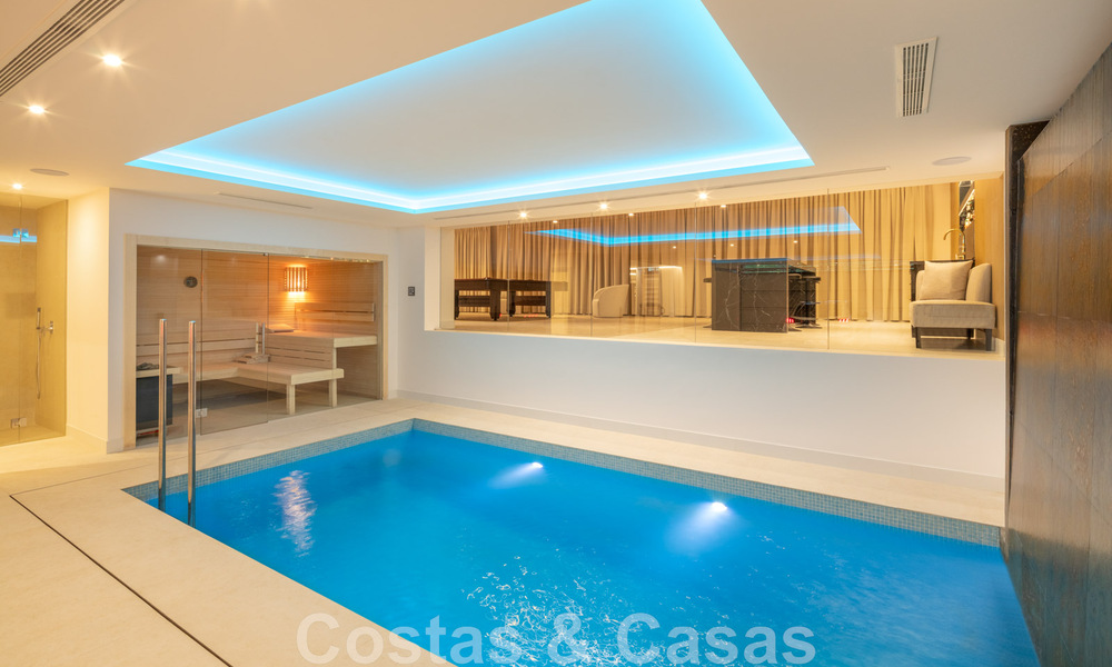 Villa de luxe de style contemporain à vendre avec vue sur la mer dans la vallée du golf de Nueva Andalucia à Marbella 43315