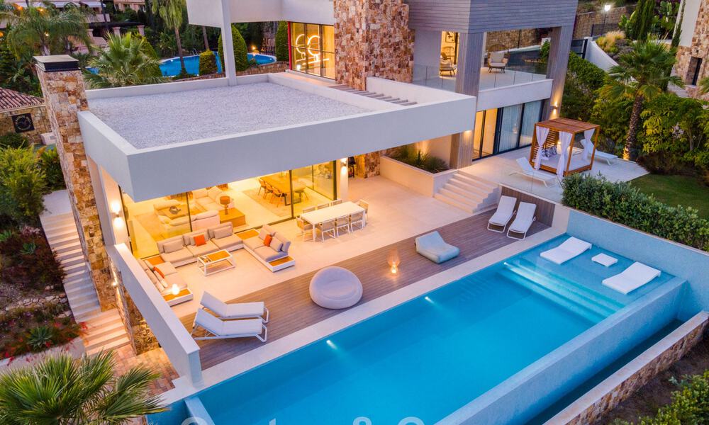 Villa de luxe de style contemporain à vendre avec vue sur la mer dans la vallée du golf de Nueva Andalucia à Marbella 43317