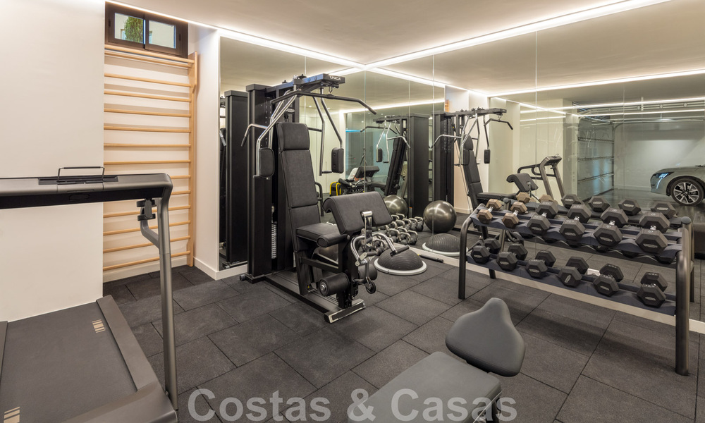 Villa de luxe de style contemporain à vendre avec vue sur la mer dans la vallée du golf de Nueva Andalucia à Marbella 43318