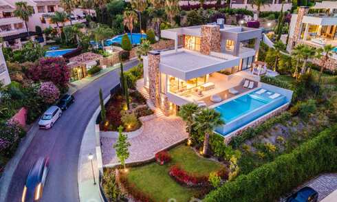 Villa de luxe de style contemporain à vendre avec vue sur la mer dans la vallée du golf de Nueva Andalucia à Marbella 43319