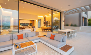 Villa de luxe de style contemporain à vendre avec vue sur la mer dans la vallée du golf de Nueva Andalucia à Marbella 43321 