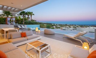 Villa de luxe de style contemporain à vendre avec vue sur la mer dans la vallée du golf de Nueva Andalucia à Marbella 43322 