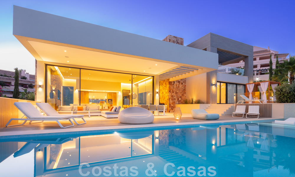 Villa de luxe de style contemporain à vendre avec vue sur la mer dans la vallée du golf de Nueva Andalucia à Marbella 43323