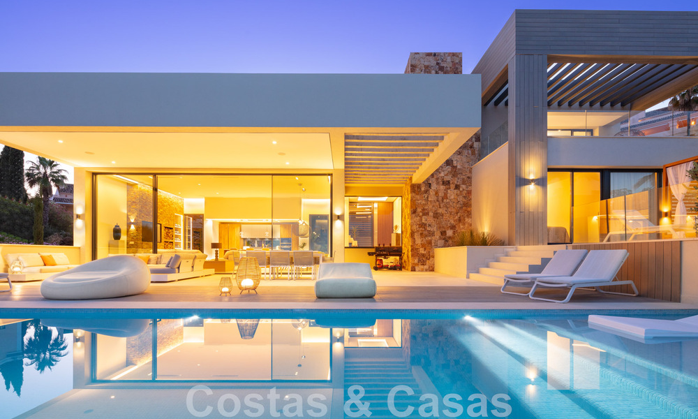 Villa de luxe de style contemporain à vendre avec vue sur la mer dans la vallée du golf de Nueva Andalucia à Marbella 43324