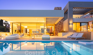 Villa de luxe de style contemporain à vendre avec vue sur la mer dans la vallée du golf de Nueva Andalucia à Marbella 43324 