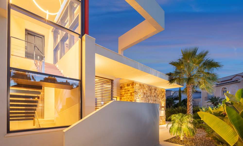 Villa de luxe de style contemporain à vendre avec vue sur la mer dans la vallée du golf de Nueva Andalucia à Marbella 43325