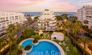 Penthouse de luxe à vendre, rénové dans un style contemporain, avec vue sur la mer dans un complexe sécurisé de la ville de Marbella 43101 