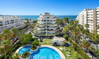 Penthouse de luxe à vendre, rénové dans un style contemporain, avec vue sur la mer dans un complexe sécurisé de la ville de Marbella 43103 