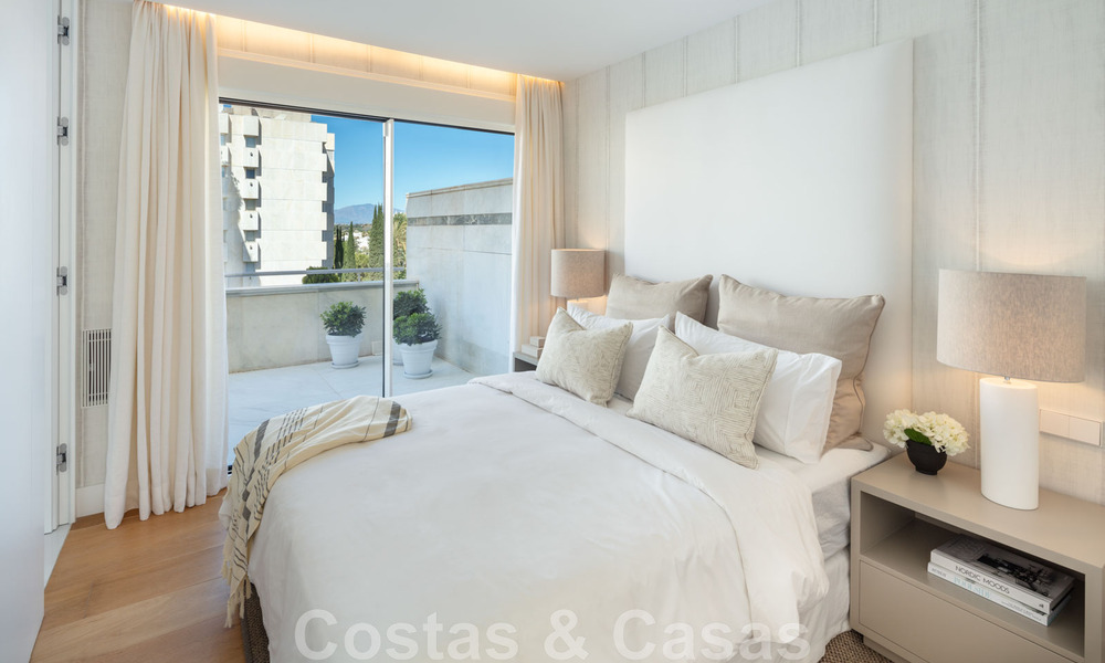 Penthouse de luxe à vendre, rénové dans un style contemporain, avec vue sur la mer dans un complexe sécurisé de la ville de Marbella 43111