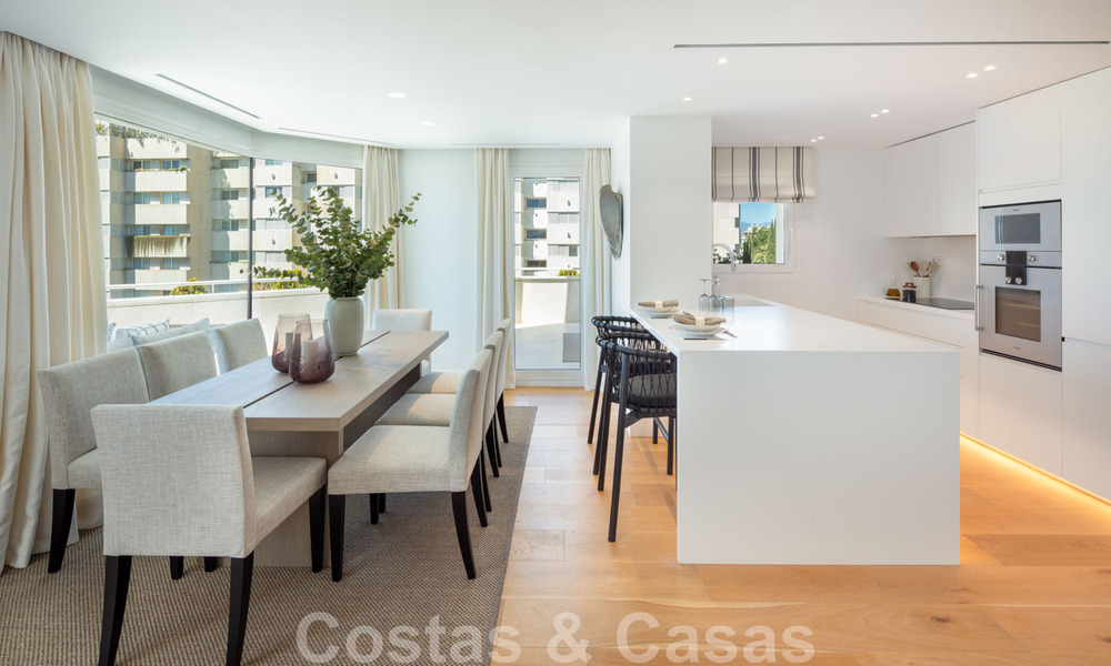 Penthouse de luxe à vendre, rénové dans un style contemporain, avec vue sur la mer dans un complexe sécurisé de la ville de Marbella 43115