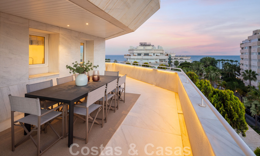 Penthouse de luxe à vendre, rénové dans un style contemporain, avec vue sur la mer dans un complexe sécurisé de la ville de Marbella 43118