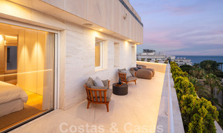 Penthouse de luxe à vendre, rénové dans un style contemporain, avec vue sur la mer dans un complexe sécurisé de la ville de Marbella 43120 