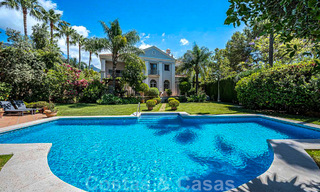 Villa familiale romantique de style classique à vendre, dans l'un des quartiers résidentiels les plus exclusifs et protégés de la Golden Mile de Marbella 43012 
