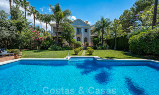 Villa familiale romantique de style classique à vendre, dans l'un des quartiers résidentiels les plus exclusifs et protégés de la Golden Mile de Marbella 43014 