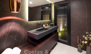 Belle villa contemporaine à vendre au cœur de la vallée du golf de Nueva Andalucia, à Marbella 43032 