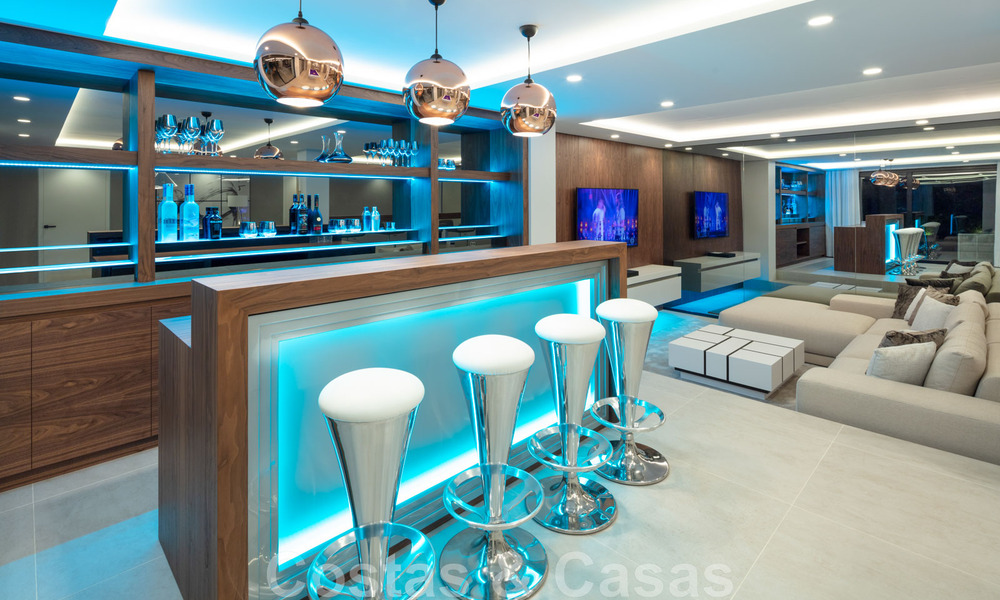 Belle villa contemporaine à vendre au cœur de la vallée du golf de Nueva Andalucia, à Marbella 43034