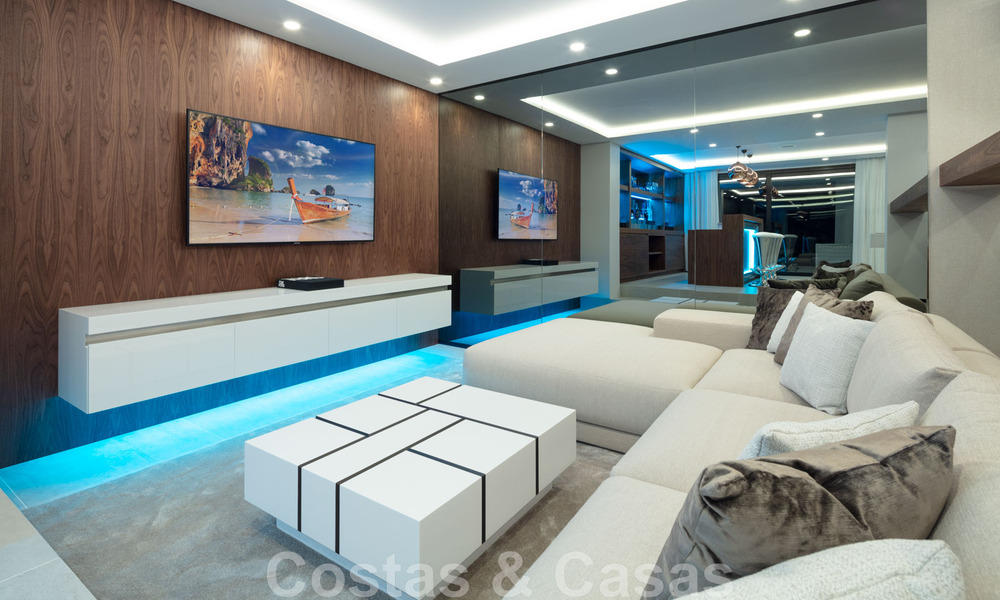 Belle villa contemporaine à vendre au cœur de la vallée du golf de Nueva Andalucia, à Marbella 43035