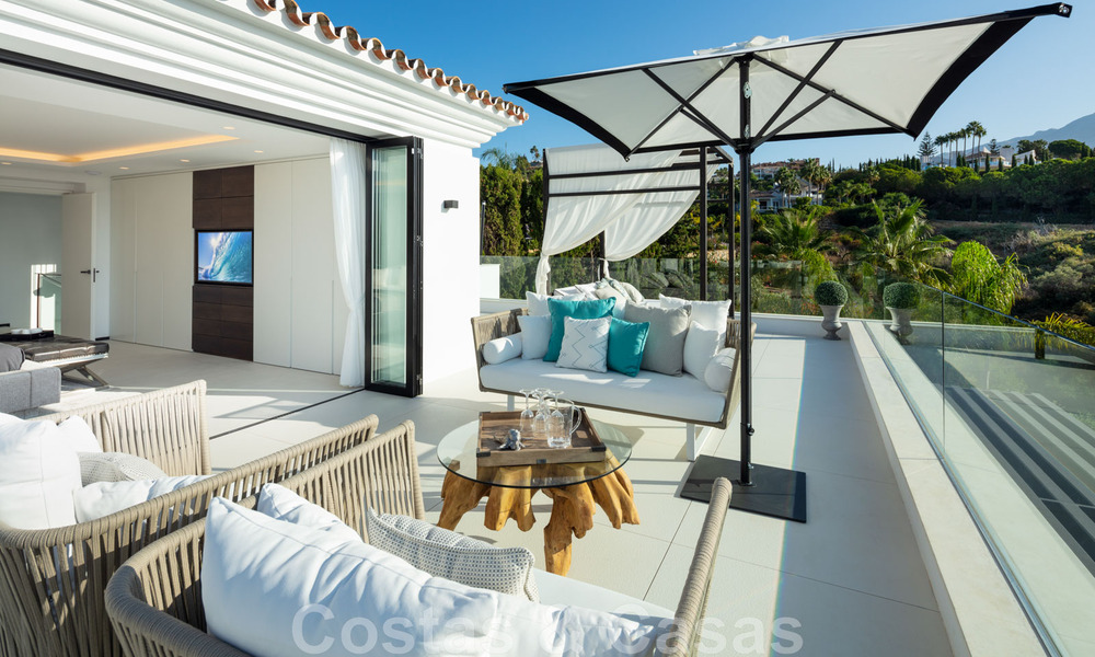 Belle villa contemporaine à vendre au cœur de la vallée du golf de Nueva Andalucia, à Marbella 43039