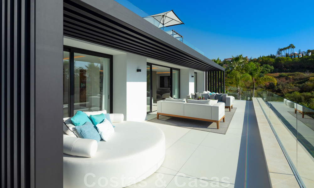 Belle villa contemporaine à vendre au cœur de la vallée du golf de Nueva Andalucia, à Marbella 43040