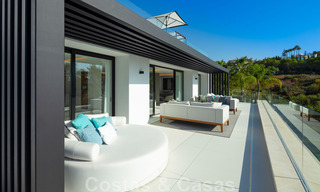 Belle villa contemporaine à vendre au cœur de la vallée du golf de Nueva Andalucia, à Marbella 43040 
