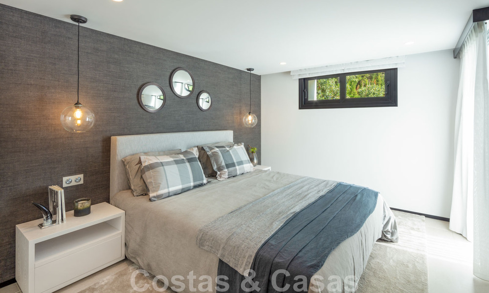 Belle villa contemporaine à vendre au cœur de la vallée du golf de Nueva Andalucia, à Marbella 43042