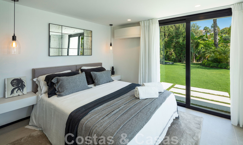 Belle villa contemporaine à vendre au cœur de la vallée du golf de Nueva Andalucia, à Marbella 43045
