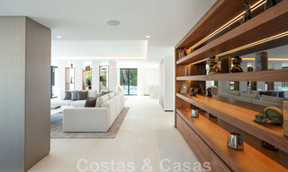 Belle villa contemporaine à vendre au cœur de la vallée du golf de Nueva Andalucia, à Marbella 43049 