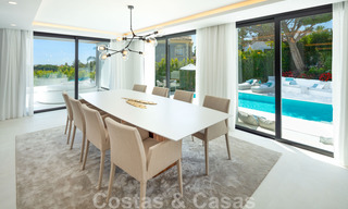 Belle villa contemporaine à vendre au cœur de la vallée du golf de Nueva Andalucia, à Marbella 43051 