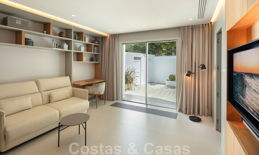 Charmante villa de luxe moderne à vendre dans une prestigieuse communauté résidentielle située sur le Golden Mile de Marbella 43267