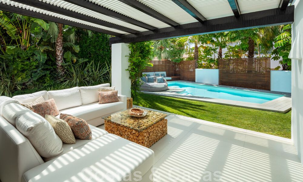 Charmante villa de luxe moderne à vendre dans une prestigieuse communauté résidentielle située sur le Golden Mile de Marbella 43269