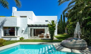 Charmante villa de luxe moderne à vendre dans une prestigieuse communauté résidentielle située sur le Golden Mile de Marbella 43272 