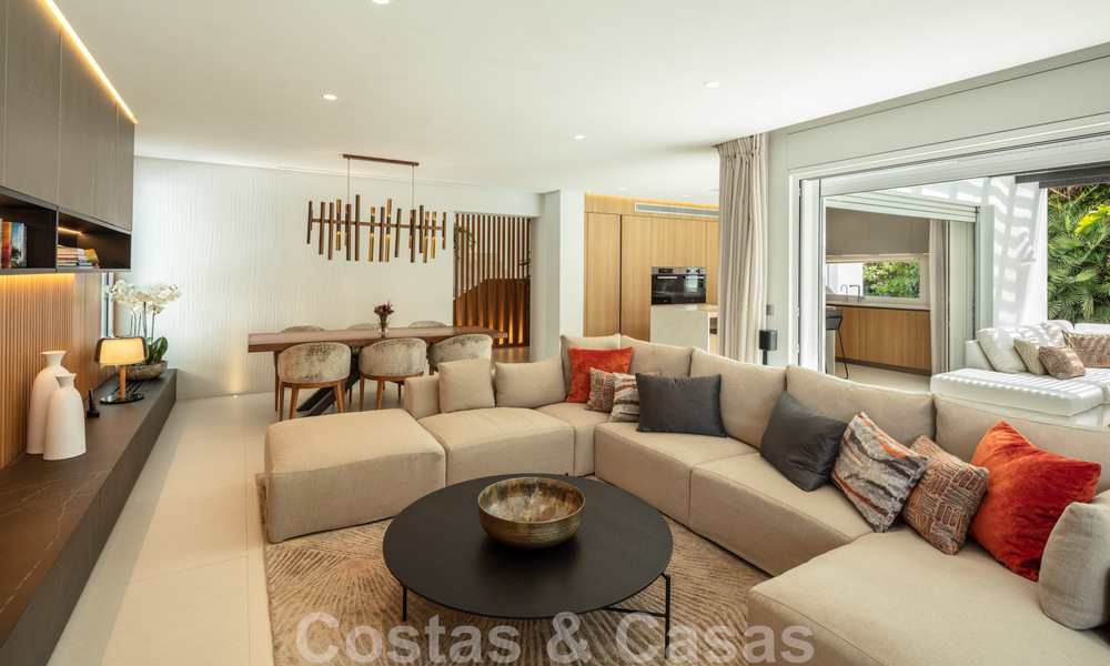 Charmante villa de luxe moderne à vendre dans une prestigieuse communauté résidentielle située sur le Golden Mile de Marbella 43278
