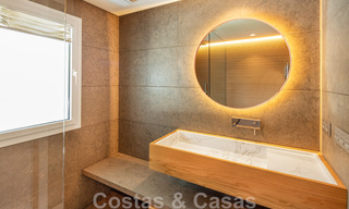 Charmante villa de luxe moderne à vendre dans une prestigieuse communauté résidentielle située sur le Golden Mile de Marbella 43281 