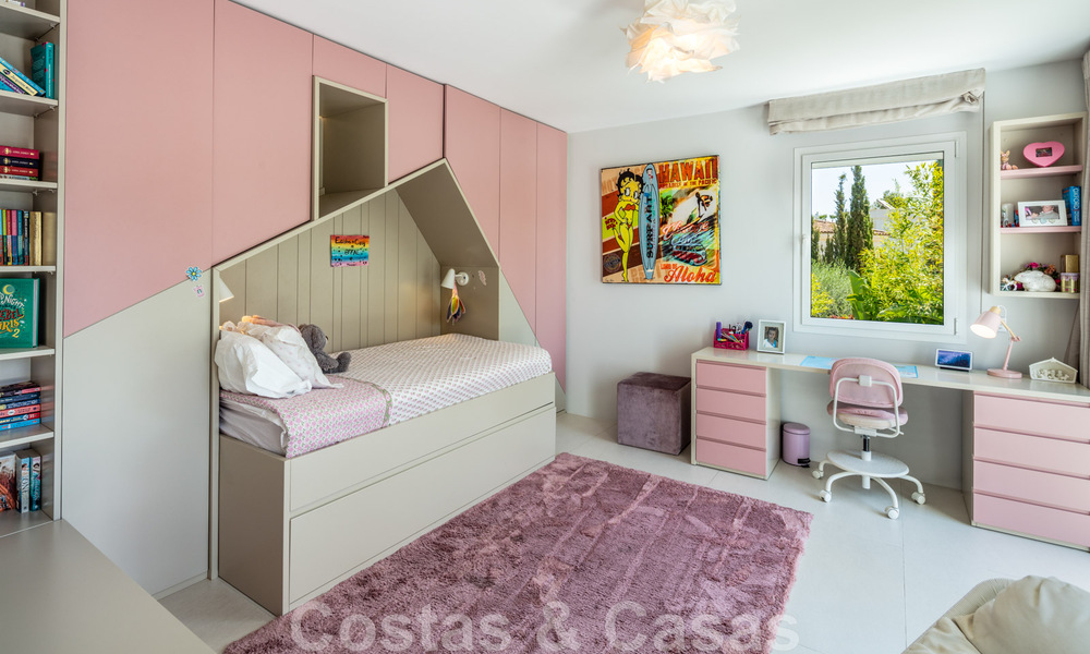 Charmante villa de luxe moderne à vendre dans une prestigieuse communauté résidentielle située sur le Golden Mile de Marbella 43282