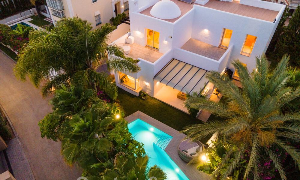 Charmante villa de luxe moderne à vendre dans une prestigieuse communauté résidentielle située sur le Golden Mile de Marbella 43287