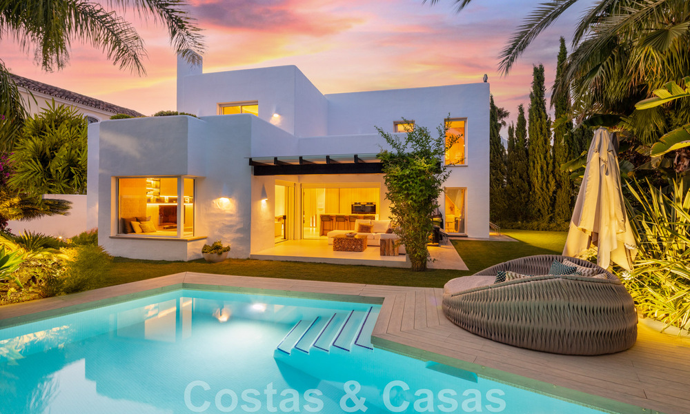 Charmante villa de luxe moderne à vendre dans une prestigieuse communauté résidentielle située sur le Golden Mile de Marbella 43291