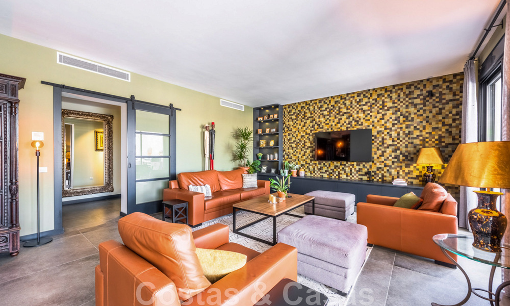 Villa contemporaine économe en énergie à vendre avec vue sur la mer dans un quartier résidentiel recherché près de Rio Real et de la ville de Marbella 43236