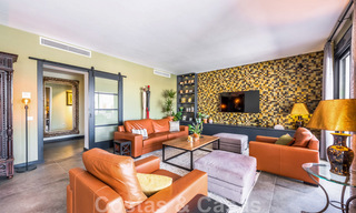Villa contemporaine économe en énergie à vendre avec vue sur la mer dans un quartier résidentiel recherché près de Rio Real et de la ville de Marbella 43236 