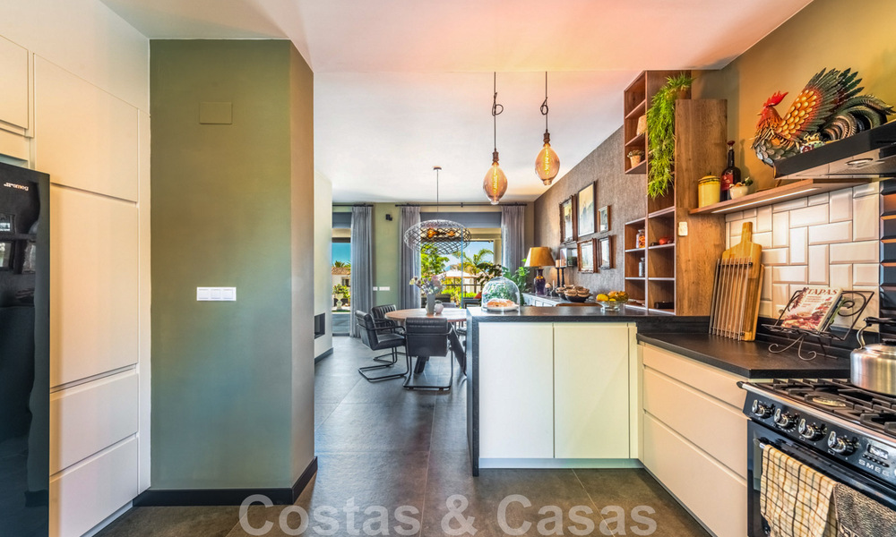 Villa contemporaine économe en énergie à vendre avec vue sur la mer dans un quartier résidentiel recherché près de Rio Real et de la ville de Marbella 43237