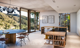 Nouvelle sur le marché ! Villa design innovante à vendre, complètement nichée dans la nature environnante, avec de superbes vues panoramiques à Benahavis - Marbella 43351 