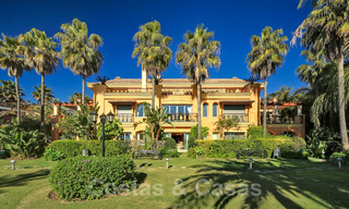 Appartement exclusif avec vues sur jardin et plage à vendre à Puerto Banús, Marbella 23038 