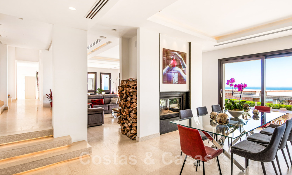 Villa contemporaine de luxe à vendre, située en position élevée avec vue panoramique sur la mer, à Marbella Est 43815