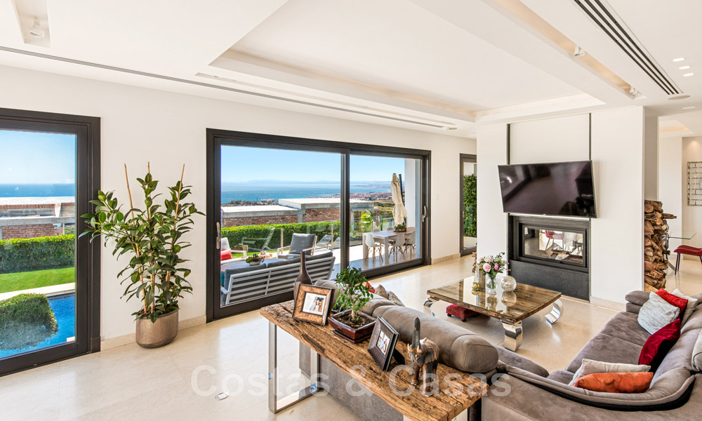 Villa contemporaine de luxe à vendre, située en position élevée avec vue panoramique sur la mer, à Marbella Est 43819