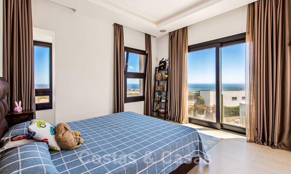 Villa contemporaine de luxe à vendre, située en position élevée avec vue panoramique sur la mer, à Marbella Est 43829