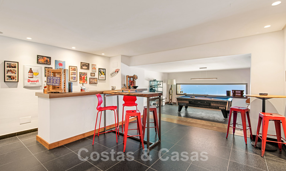 Villa contemporaine de luxe à vendre, située en position élevée avec vue panoramique sur la mer, à Marbella Est 43832
