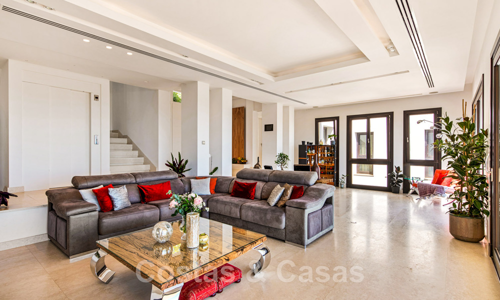 Villa contemporaine de luxe à vendre, située en position élevée avec vue panoramique sur la mer, à Marbella Est 43838