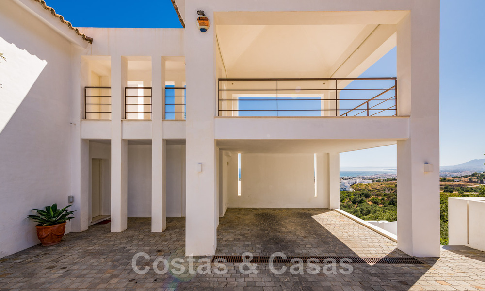 Villa contemporaine de luxe à vendre, située en position élevée avec vue panoramique sur la mer, à Marbella Est 43840